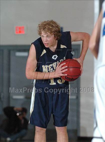 Thumbnail 3 in Nevada Union vs. Davis (Les Curry Invitational) photogallery.