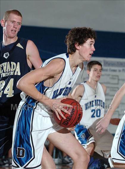 Thumbnail 2 in Nevada Union vs. Davis (Les Curry Invitational) photogallery.