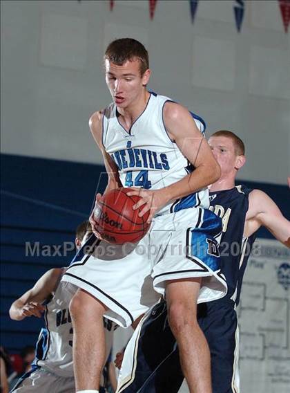 Thumbnail 2 in Nevada Union vs. Davis (Les Curry Invitational) photogallery.