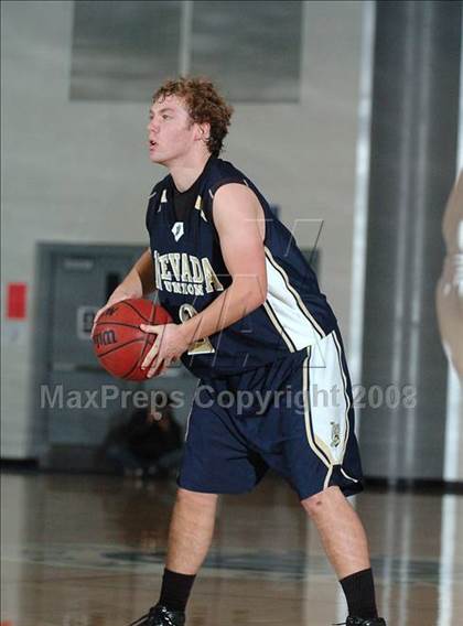 Thumbnail 2 in Nevada Union vs. Davis (Les Curry Invitational) photogallery.