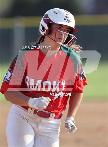 Thumbnail 3 in Cherokee Trail @ Smoky Hill photogallery.