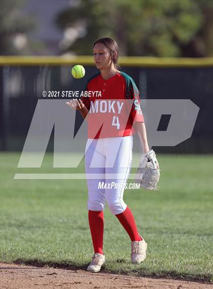 Thumbnail 3 in Cherokee Trail @ Smoky Hill photogallery.