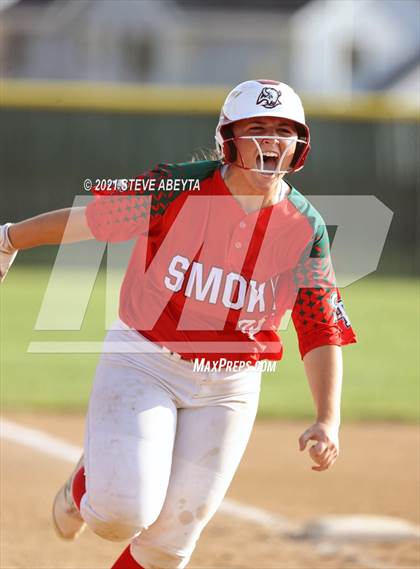 Thumbnail 3 in Cherokee Trail @ Smoky Hill photogallery.