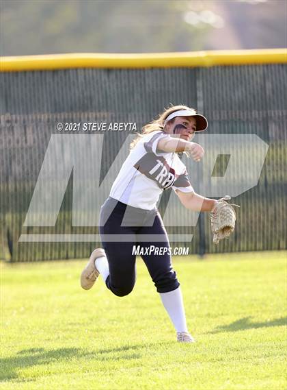 Thumbnail 3 in Cherokee Trail @ Smoky Hill photogallery.