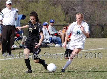 Thumbnail 3 in La Reina vs Oak Park  photogallery.