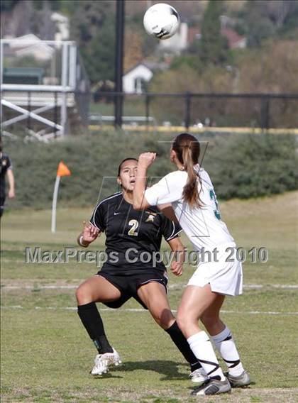 Thumbnail 2 in La Reina vs Oak Park  photogallery.