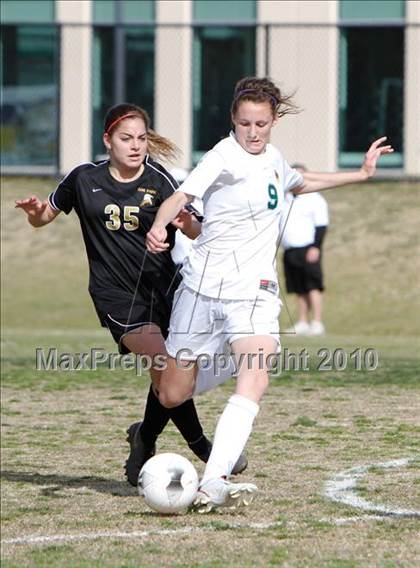 Thumbnail 1 in La Reina vs Oak Park  photogallery.