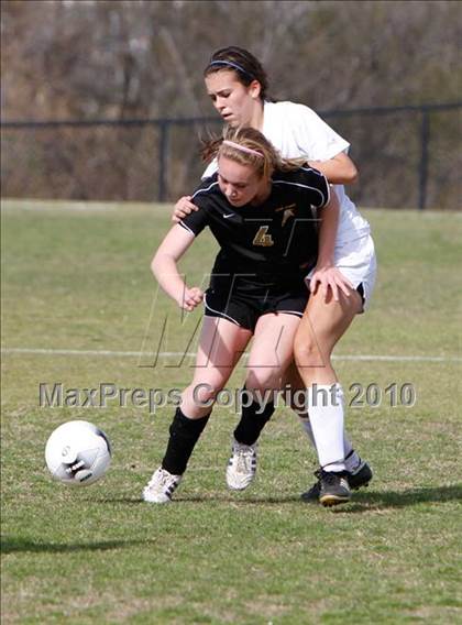 Thumbnail 3 in La Reina vs Oak Park  photogallery.