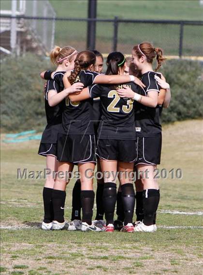 Thumbnail 3 in La Reina vs Oak Park  photogallery.