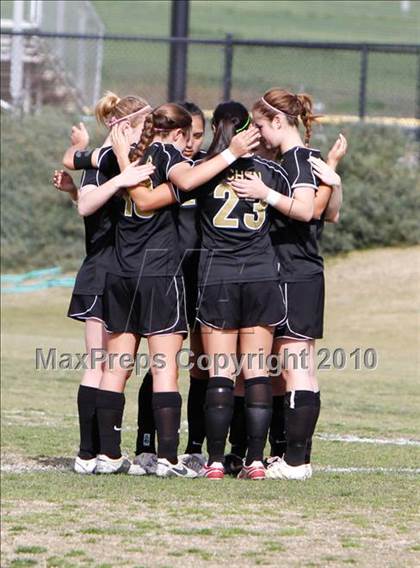 Thumbnail 1 in La Reina vs Oak Park  photogallery.