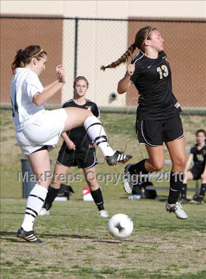 Thumbnail 1 in La Reina vs Oak Park  photogallery.