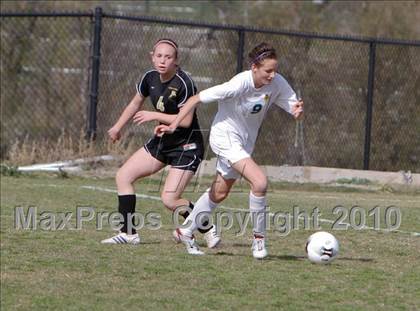Thumbnail 2 in La Reina vs Oak Park  photogallery.