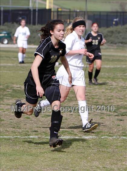 Thumbnail 2 in La Reina vs Oak Park  photogallery.