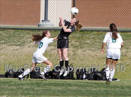 Thumbnail 2 in La Reina vs Oak Park  photogallery.
