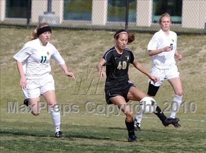 Thumbnail 2 in La Reina vs Oak Park  photogallery.