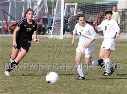 Thumbnail 2 in La Reina vs Oak Park  photogallery.