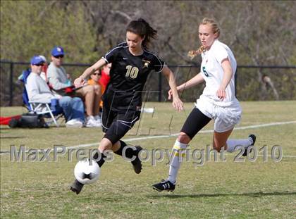 Thumbnail 3 in La Reina vs Oak Park  photogallery.