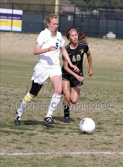 Thumbnail 2 in La Reina vs Oak Park  photogallery.