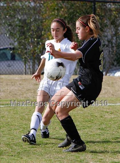 Thumbnail 3 in La Reina vs Oak Park  photogallery.