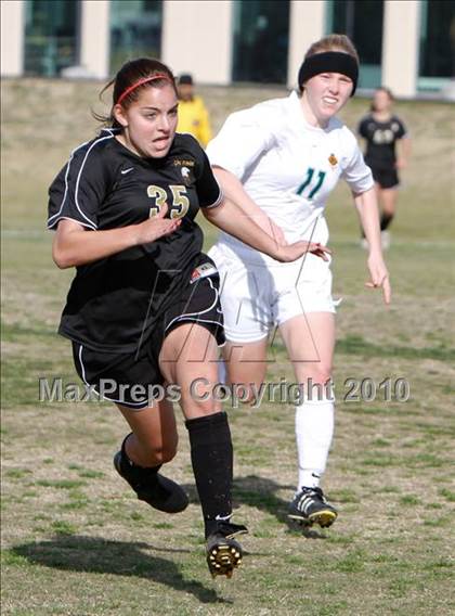 Thumbnail 2 in La Reina vs Oak Park  photogallery.