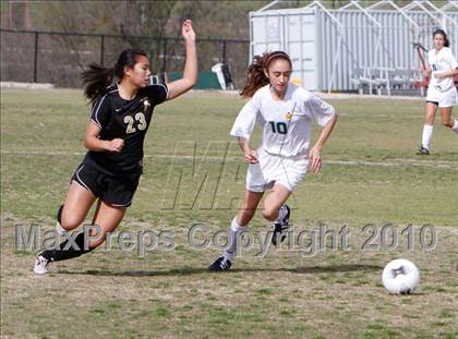 Thumbnail 2 in La Reina vs Oak Park  photogallery.