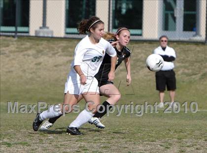 Thumbnail 3 in La Reina vs Oak Park  photogallery.