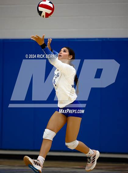 Thumbnail 1 in Grand Oaks vs The Woodlands photogallery.