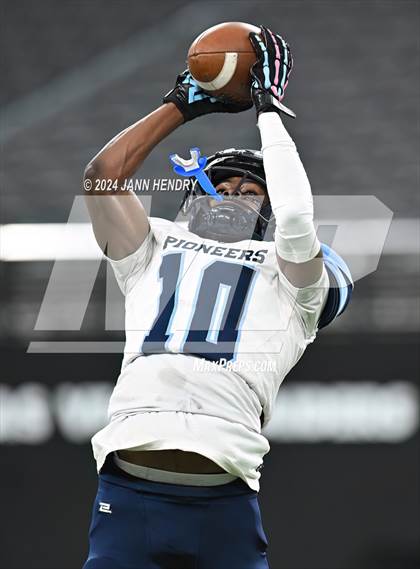 Thumbnail 2 in Canyon Springs vs Mojave (NIAA 4A Final) photogallery.