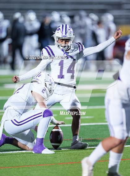 Thumbnail 2 in Jacksboro vs Gunter (UIL 3A D2 Area Playoff) photogallery.