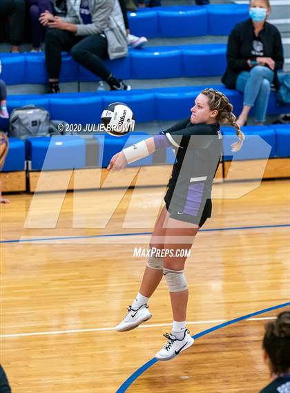 Thumbnail 2 in Roncalli vs Brownsburg (IHSAA 4A Regional Semifinal) photogallery.