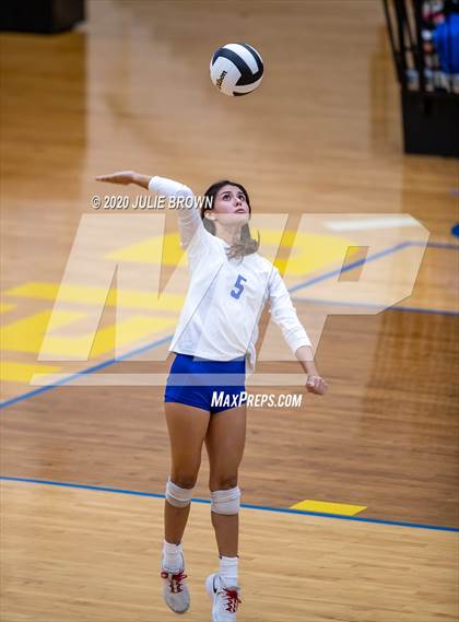 Thumbnail 3 in Roncalli vs Brownsburg (IHSAA 4A Regional Semifinal) photogallery.
