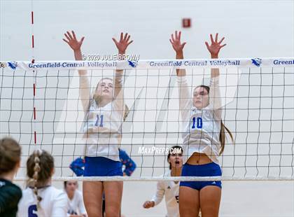 Thumbnail 1 in Roncalli vs Brownsburg (IHSAA 4A Regional Semifinal) photogallery.