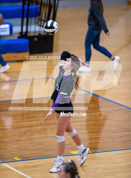 Thumbnail 3 in Roncalli vs Brownsburg (IHSAA 4A Regional Semifinal) photogallery.