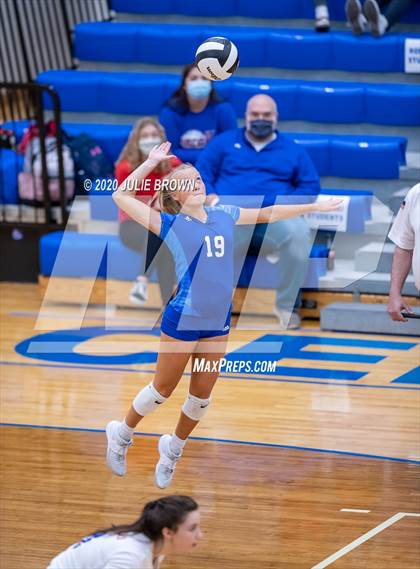 Thumbnail 3 in Roncalli vs Brownsburg (IHSAA 4A Regional Semifinal) photogallery.