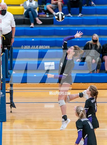Thumbnail 3 in Roncalli vs Brownsburg (IHSAA 4A Regional Semifinal) photogallery.