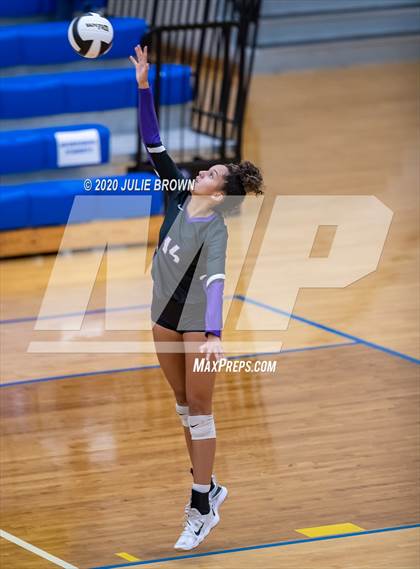 Thumbnail 1 in Roncalli vs Brownsburg (IHSAA 4A Regional Semifinal) photogallery.