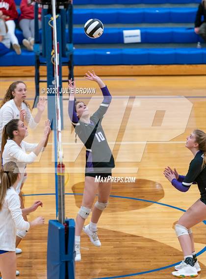 Thumbnail 3 in Roncalli vs Brownsburg (IHSAA 4A Regional Semifinal) photogallery.