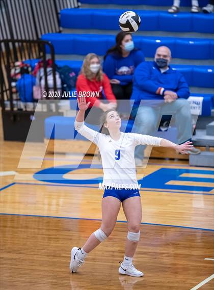 Thumbnail 3 in Roncalli vs Brownsburg (IHSAA 4A Regional Semifinal) photogallery.