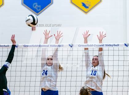 Thumbnail 3 in Roncalli vs Brownsburg (IHSAA 4A Regional Semifinal) photogallery.