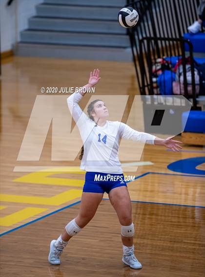 Thumbnail 3 in Roncalli vs Brownsburg (IHSAA 4A Regional Semifinal) photogallery.