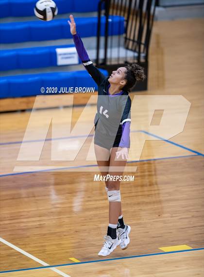 Thumbnail 2 in Roncalli vs Brownsburg (IHSAA 4A Regional Semifinal) photogallery.