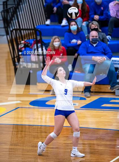 Thumbnail 3 in Roncalli vs Brownsburg (IHSAA 4A Regional Semifinal) photogallery.