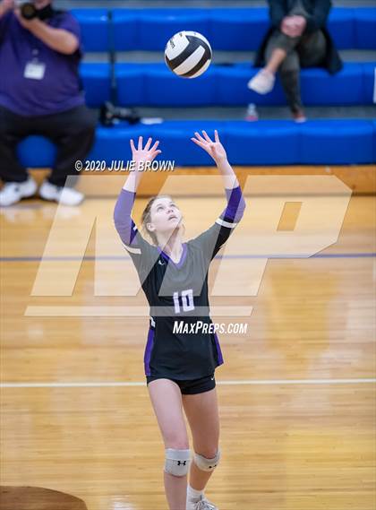 Thumbnail 3 in Roncalli vs Brownsburg (IHSAA 4A Regional Semifinal) photogallery.