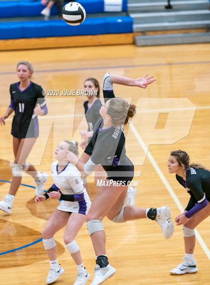 Thumbnail 2 in Roncalli vs Brownsburg (IHSAA 4A Regional Semifinal) photogallery.