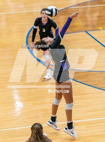 Thumbnail 1 in Roncalli vs Brownsburg (IHSAA 4A Regional Semifinal) photogallery.