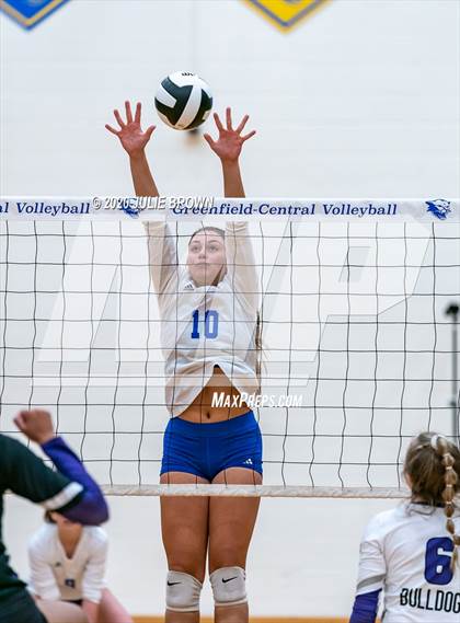 Thumbnail 2 in Roncalli vs Brownsburg (IHSAA 4A Regional Semifinal) photogallery.