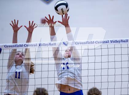 Thumbnail 3 in Roncalli vs Brownsburg (IHSAA 4A Regional Semifinal) photogallery.