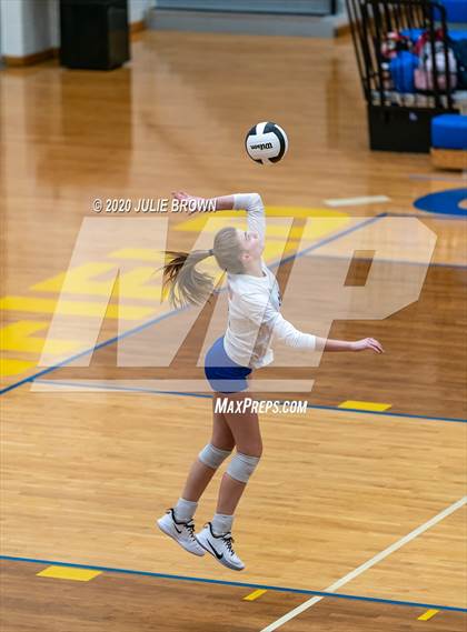 Thumbnail 1 in Roncalli vs Brownsburg (IHSAA 4A Regional Semifinal) photogallery.