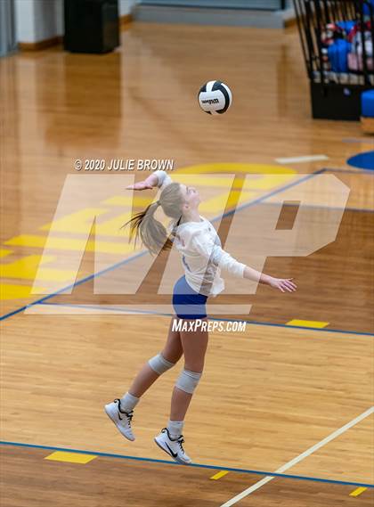 Thumbnail 3 in Roncalli vs Brownsburg (IHSAA 4A Regional Semifinal) photogallery.