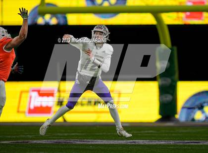 Thumbnail 3 in Lake Stevens vs Graham-Kapowsin (WIAA 4A Final) photogallery.